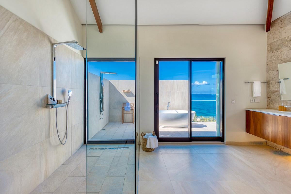 St Martin luxury villa rental - The bathroom 1